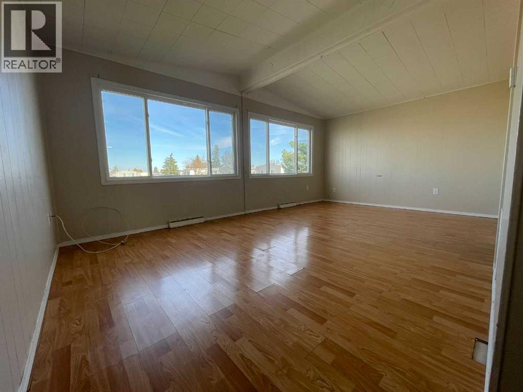 5308 57 Street Property Photo 3