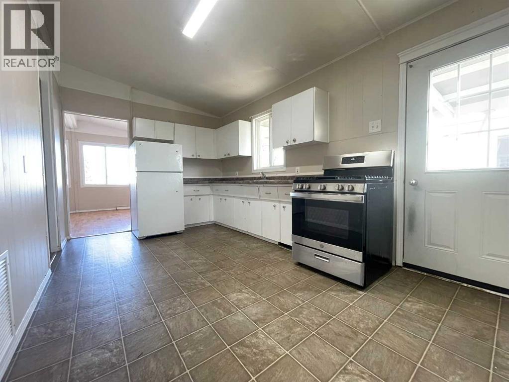 5308 57 Street Property Photo 4
