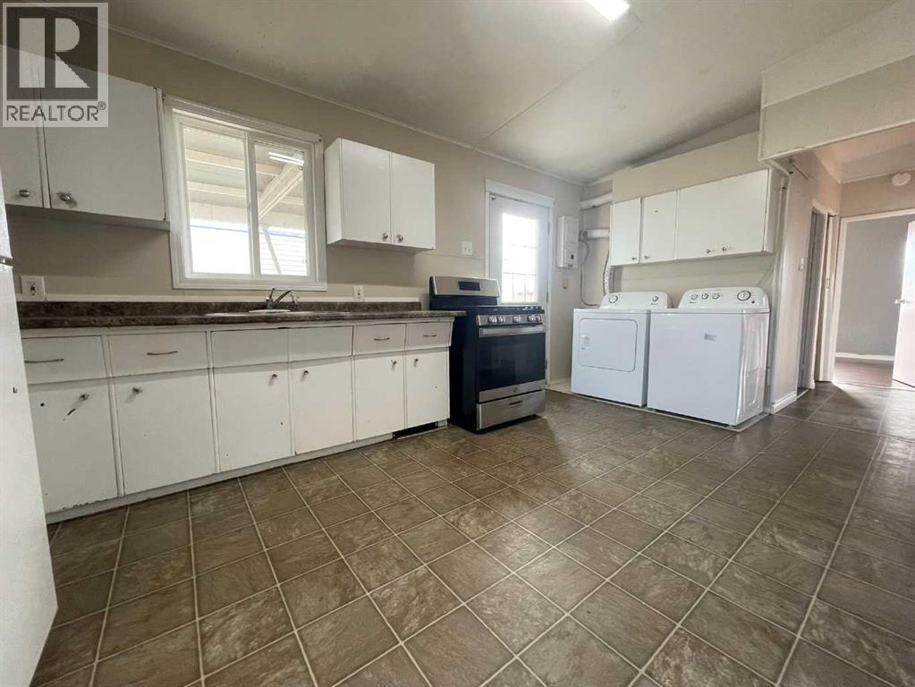 5308 57 Street Property Photo 5