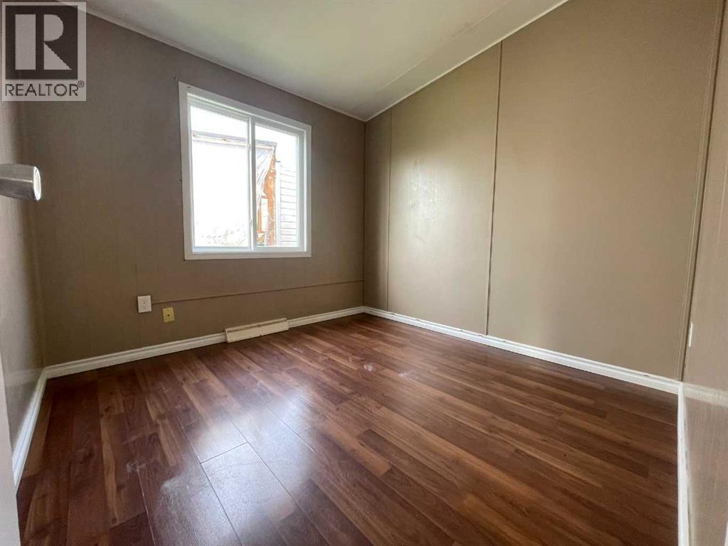 5308 57 Street Property Photo 6