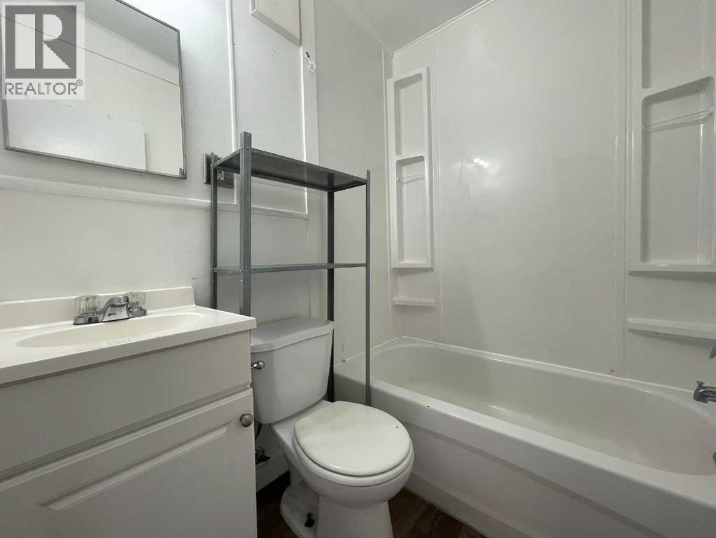 5308 57 Street Property Photo 7