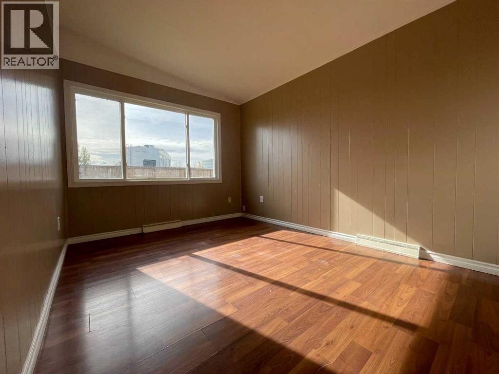 5308 57 Street Property Photo 8
