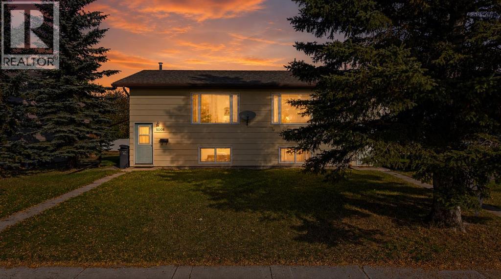 5008 63 Avenue Property Photo 1
