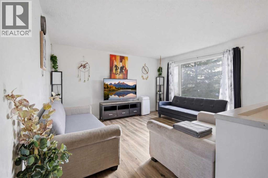 5008 63 Avenue Property Photo 5