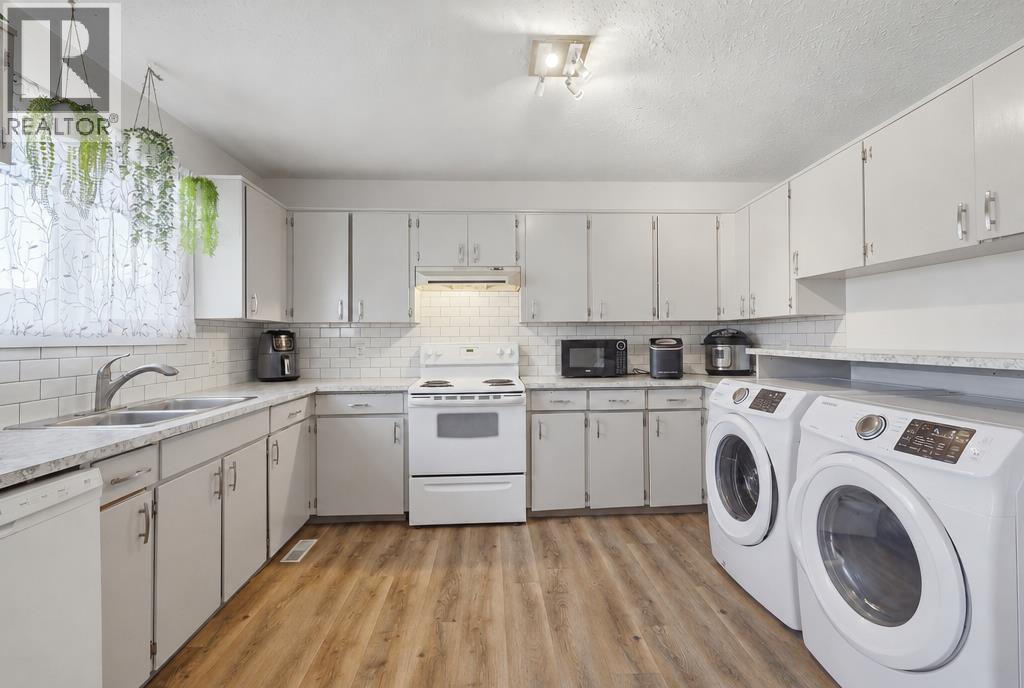 5008 63 Avenue Property Photo 8