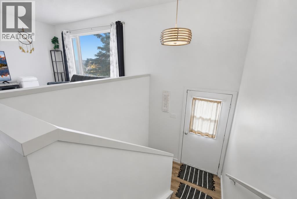 5008 63 Avenue Property Photo 12