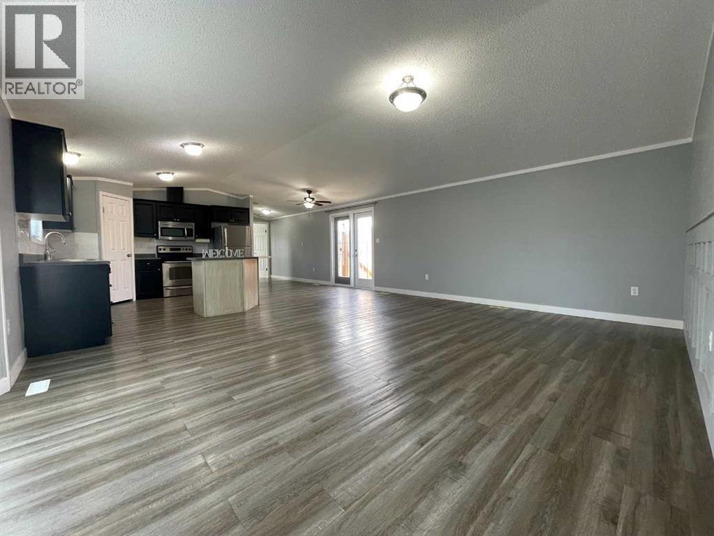 5308 57 Street Property Photo 2