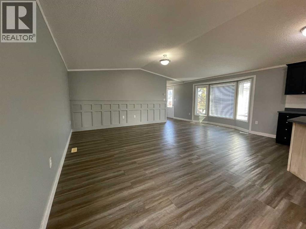 5308 57 Street Property Photo 4