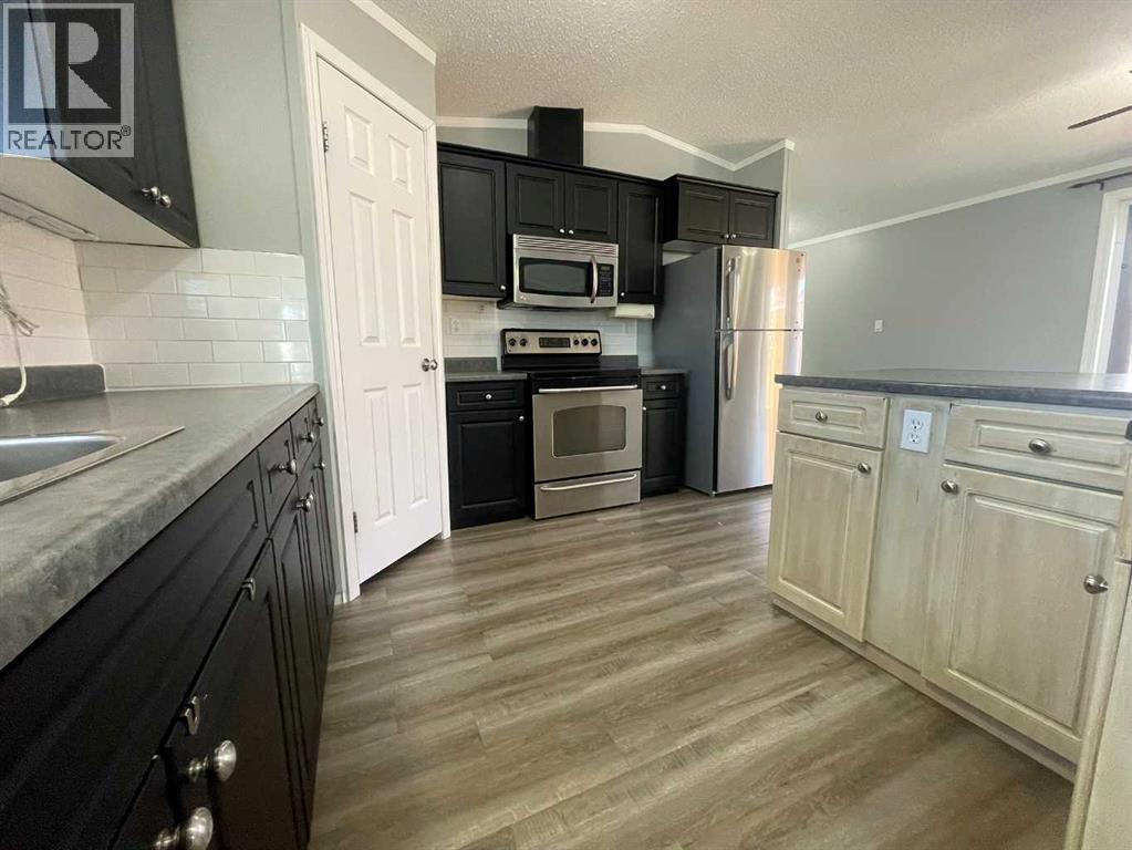5308 57 Street Property Photo 8