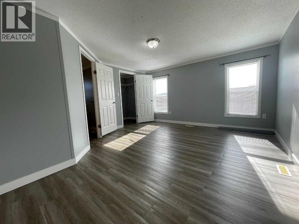 5308 57 Street Property Photo 9