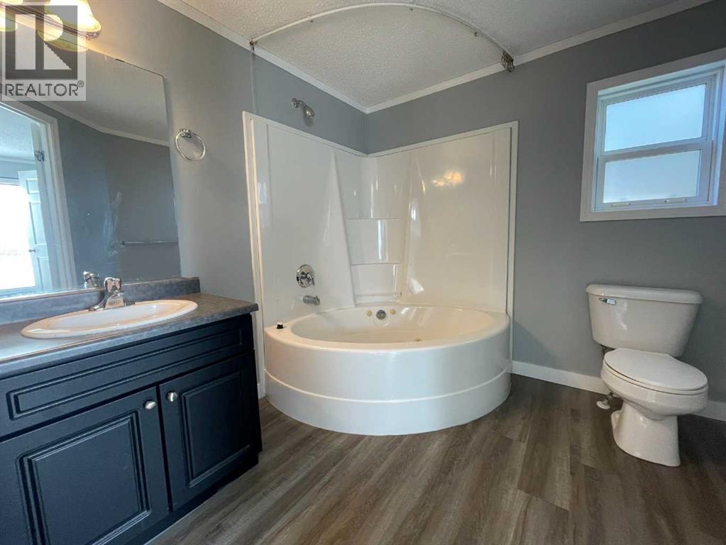5308 57 Street Property Photo 11