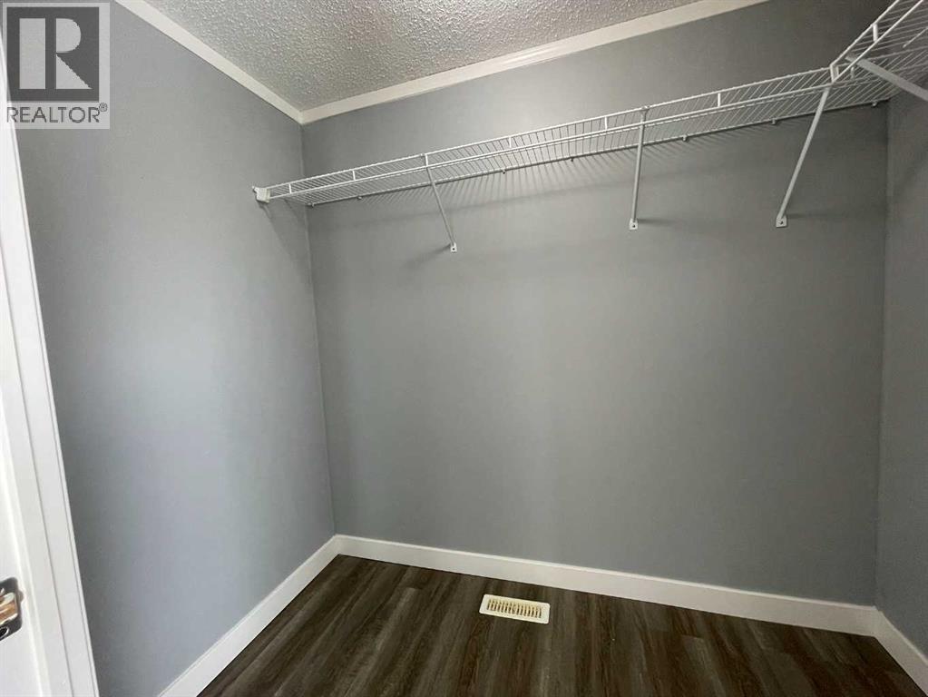 5308 57 Street Property Photo 12