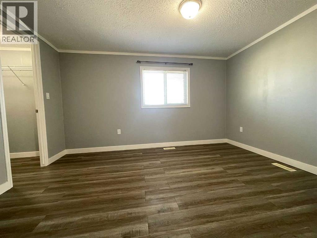 5308 57 Street Property Photo 16