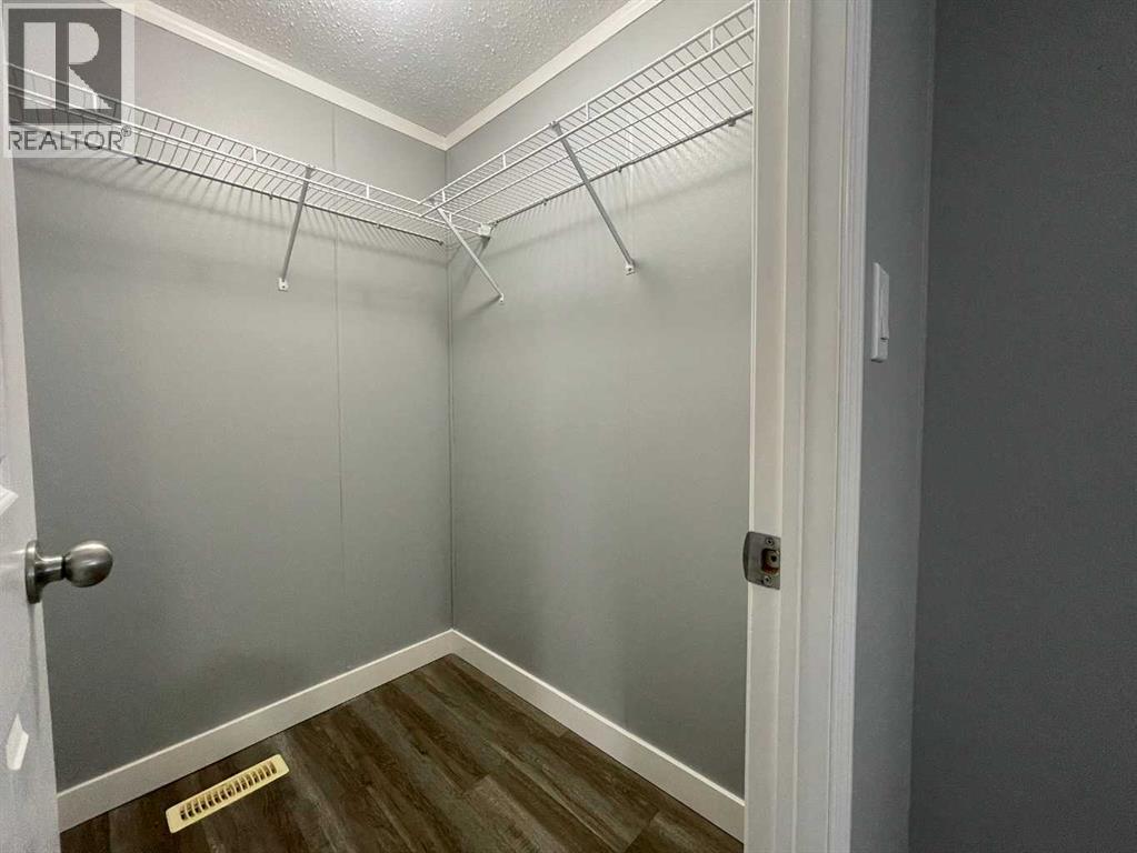 5308 57 Street Property Photo 18