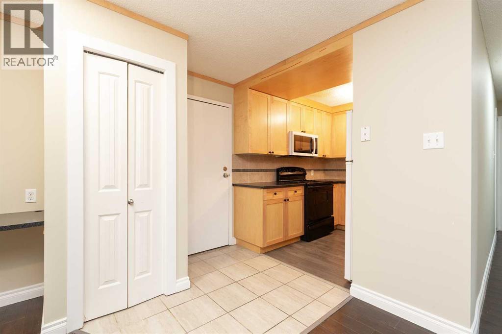 295 Columbia Boulevard West Property Photo 3