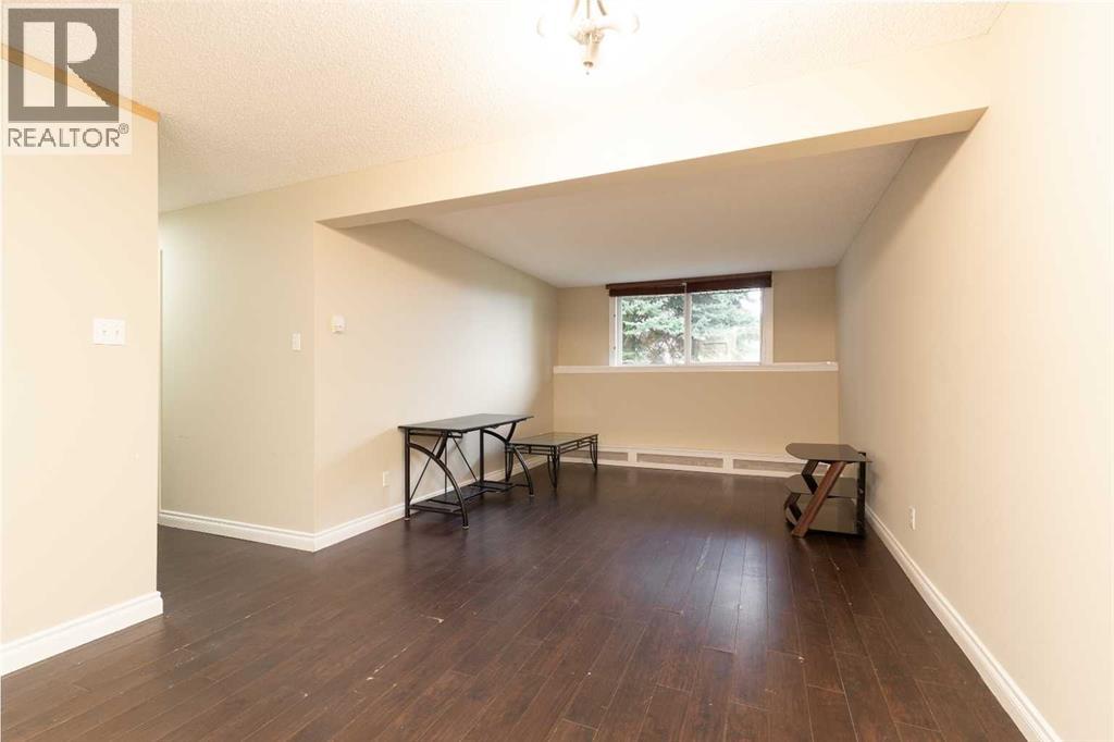 295 Columbia Boulevard West Property Photo 6