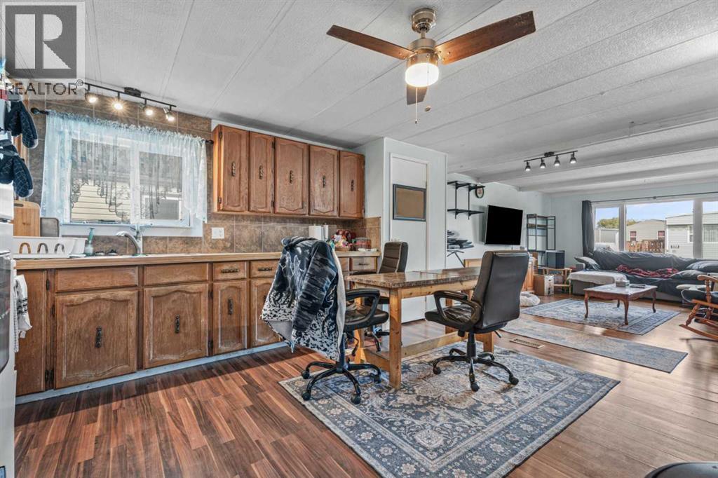 6220 17 Avenue Southeast Property Photo 3