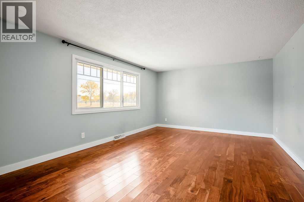 5415 5 Street Sw Property Photo 4