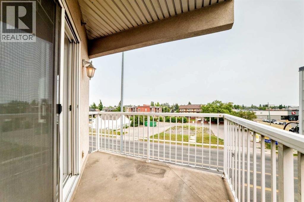 1905 Centre Street Northwest Property Photo 3