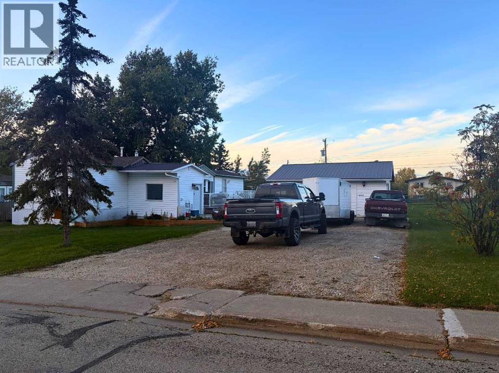 4425 51 Avenue Property Photo 1
