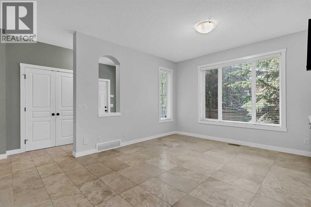 37 Cranleigh Heath Se Property Photo 4