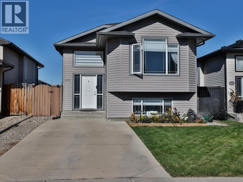 635 Aberdeen Crescent W Property Photo 1