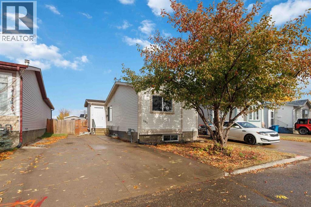 201 Black Bear Crescent Property Photo 5