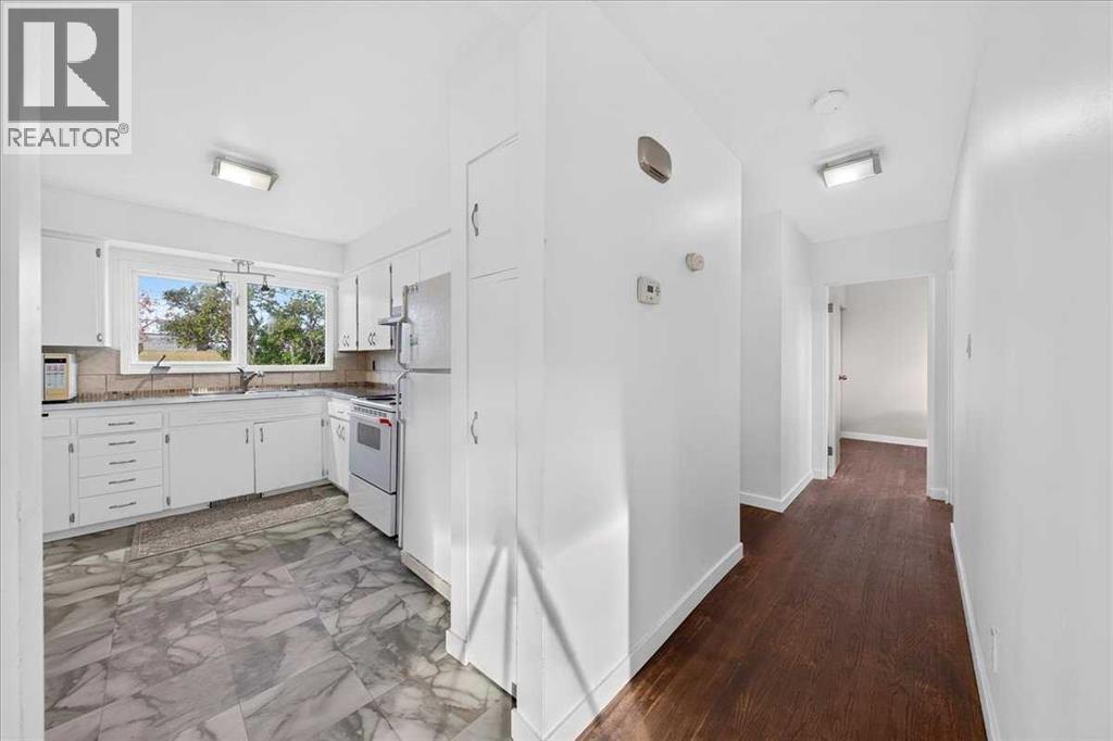 8 Hogarth Crescent Sw Property Photo 12
