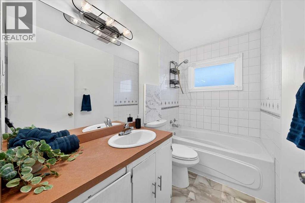 8 Hogarth Crescent Sw Property Photo 13