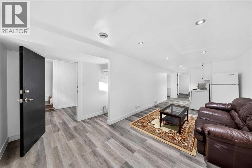 8 Hogarth Crescent Sw Property Photo 18