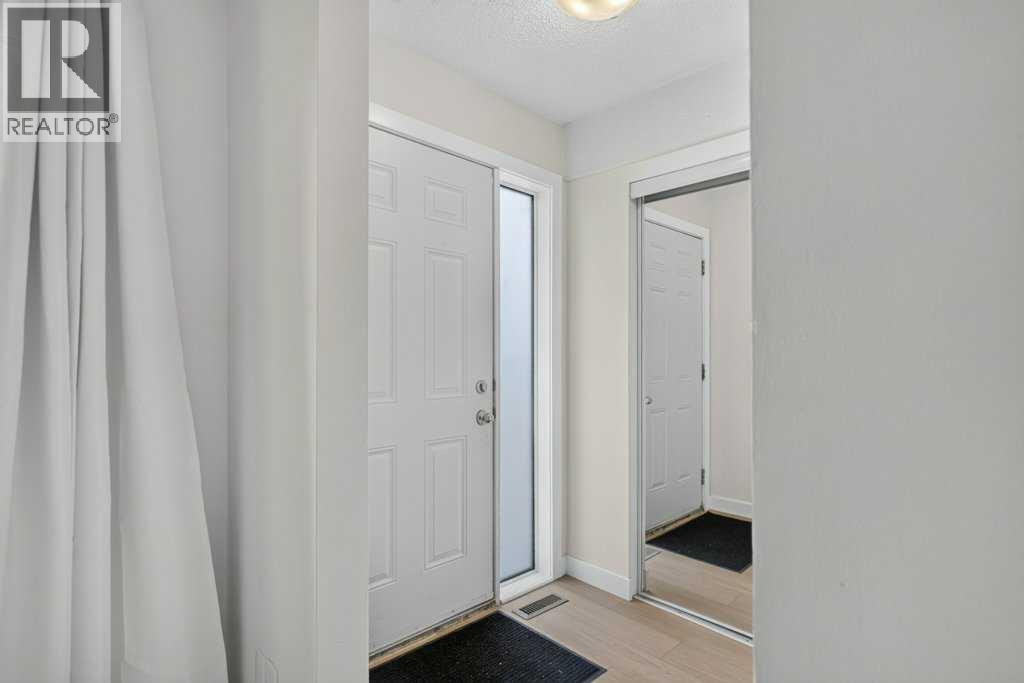 5404 10 Avenue Southeast Property Photo 2