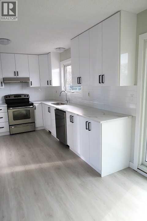 2015 19 Avenue Property Photo 3