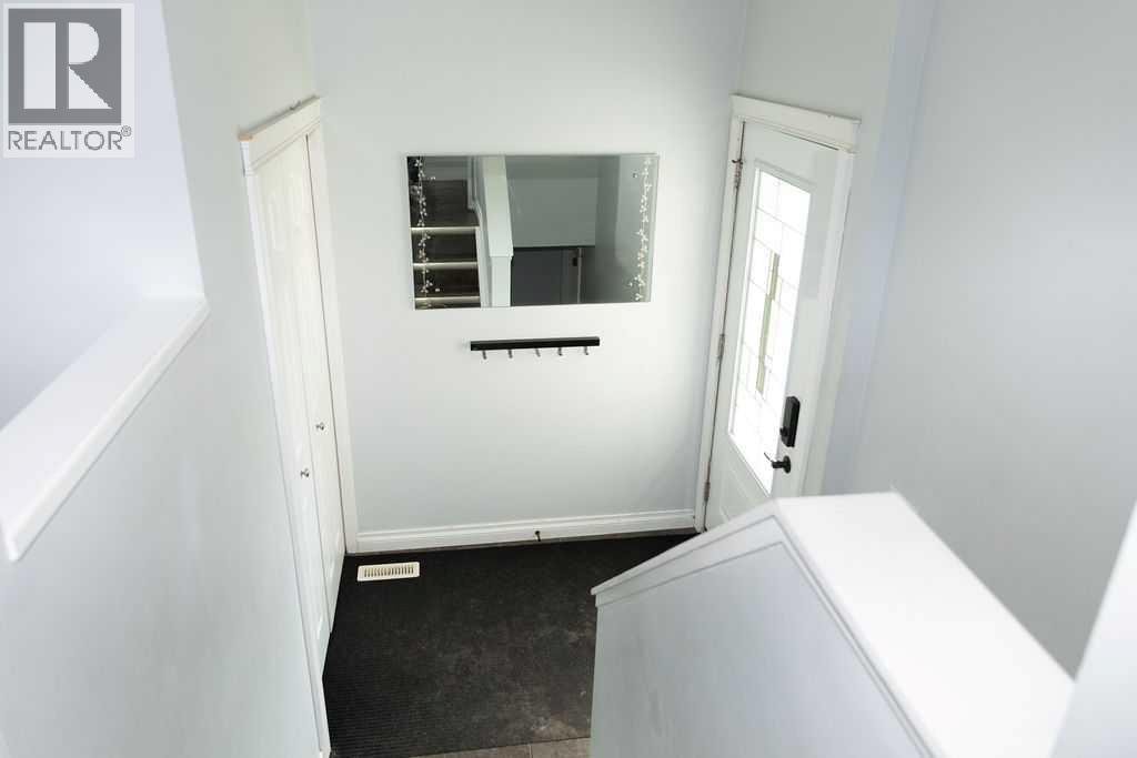 110 Bird Crescent Property Photo 3