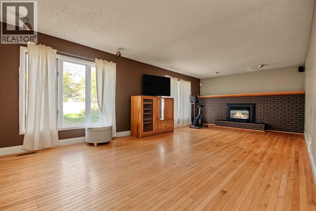 9816 105 Avenue Property Photo 6