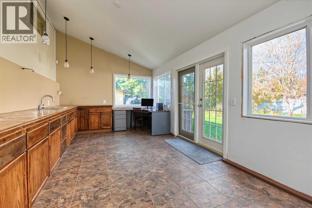 9816 105 Avenue Property Photo 8