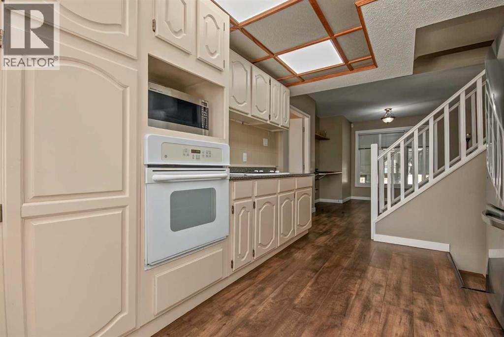 9816 105 Avenue Property Photo 15