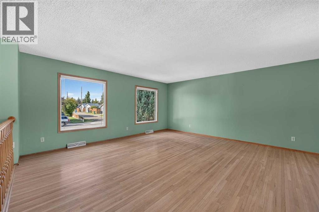 637 Willowburn Crescent Se Property Photo 7