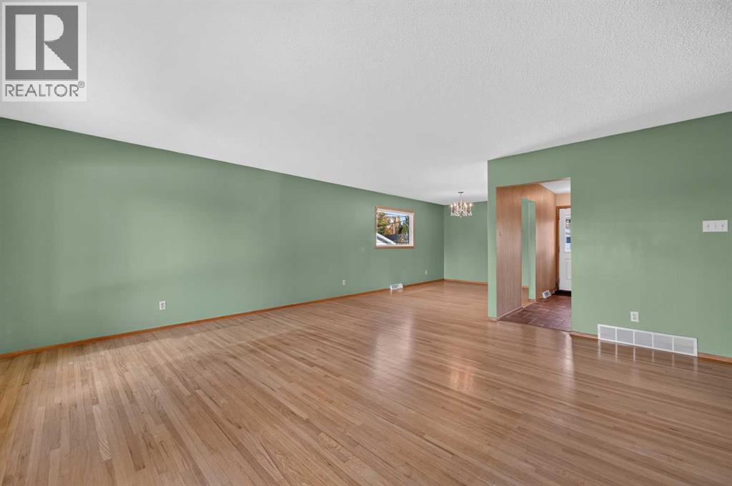 637 Willowburn Crescent Se Property Photo 8