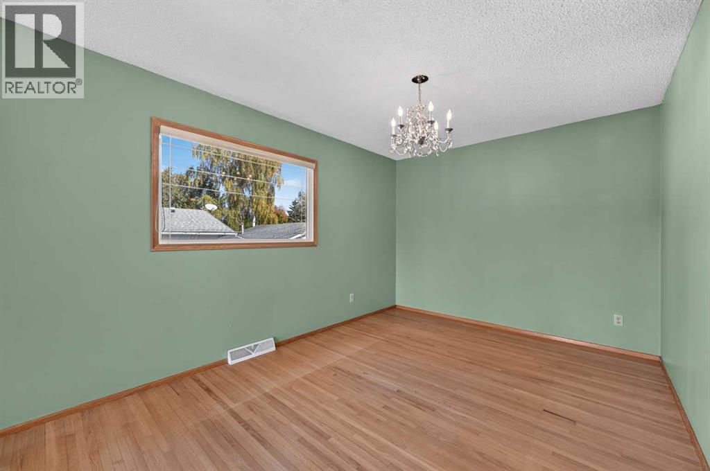 637 Willowburn Crescent Se Property Photo 12
