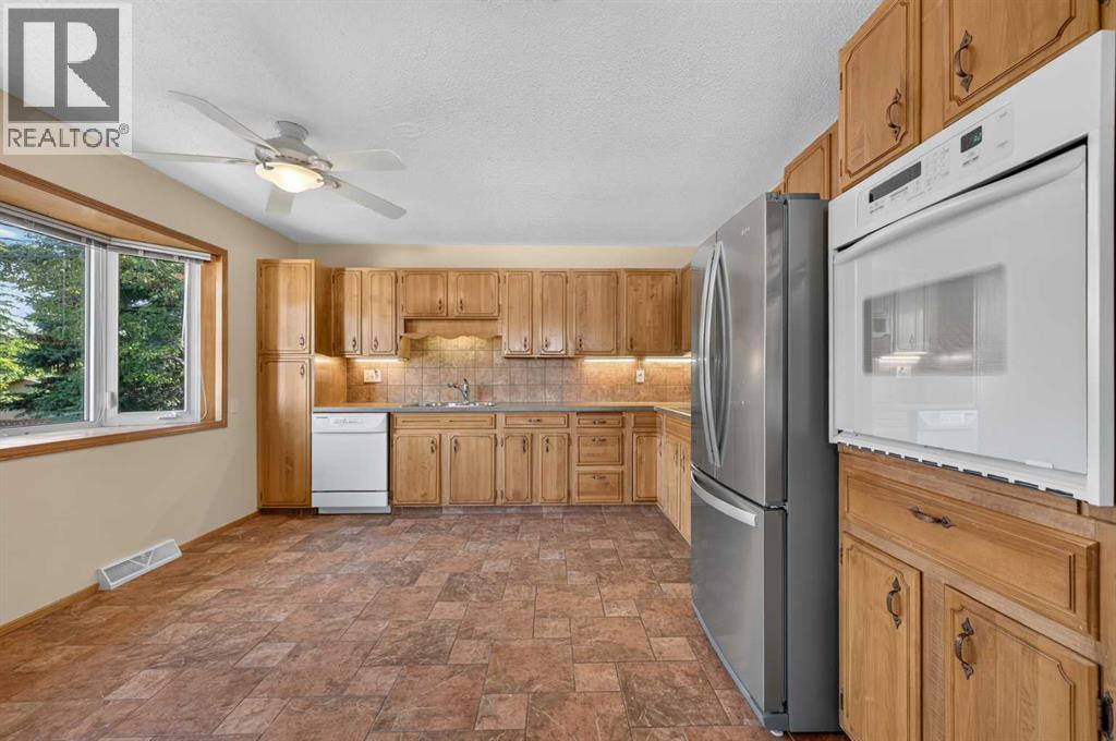 637 Willowburn Crescent Se Property Photo 14