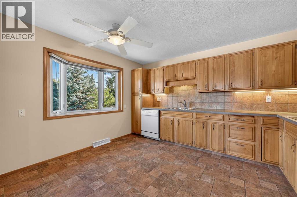 637 Willowburn Crescent Se Property Photo 15