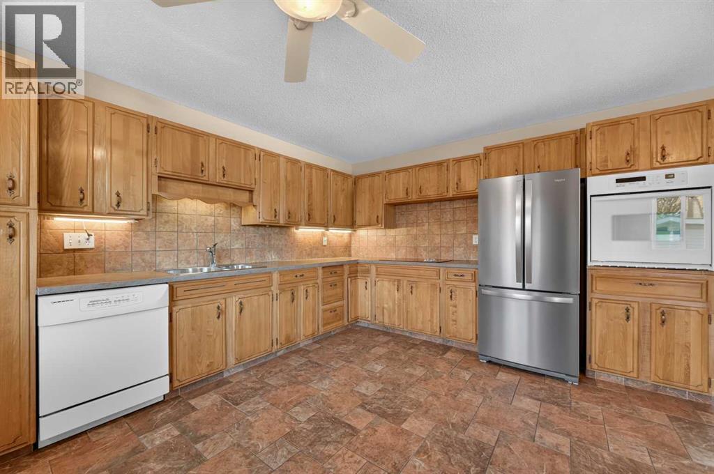 637 Willowburn Crescent Se Property Photo 16