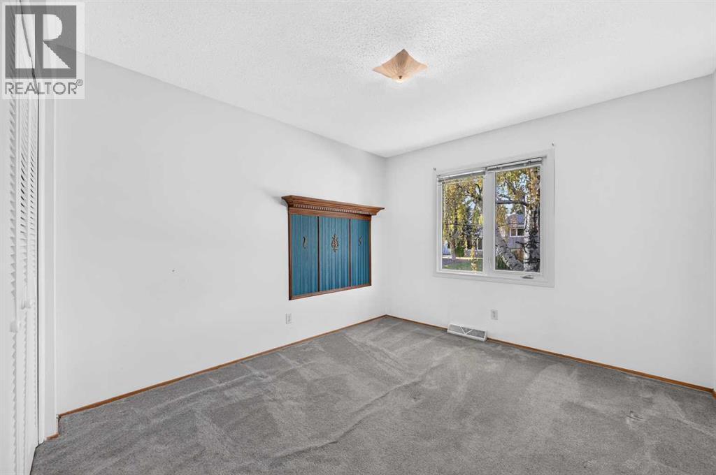 637 Willowburn Crescent Se Property Photo 23