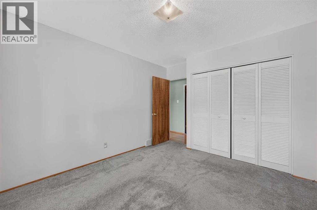 637 Willowburn Crescent Se Property Photo 24
