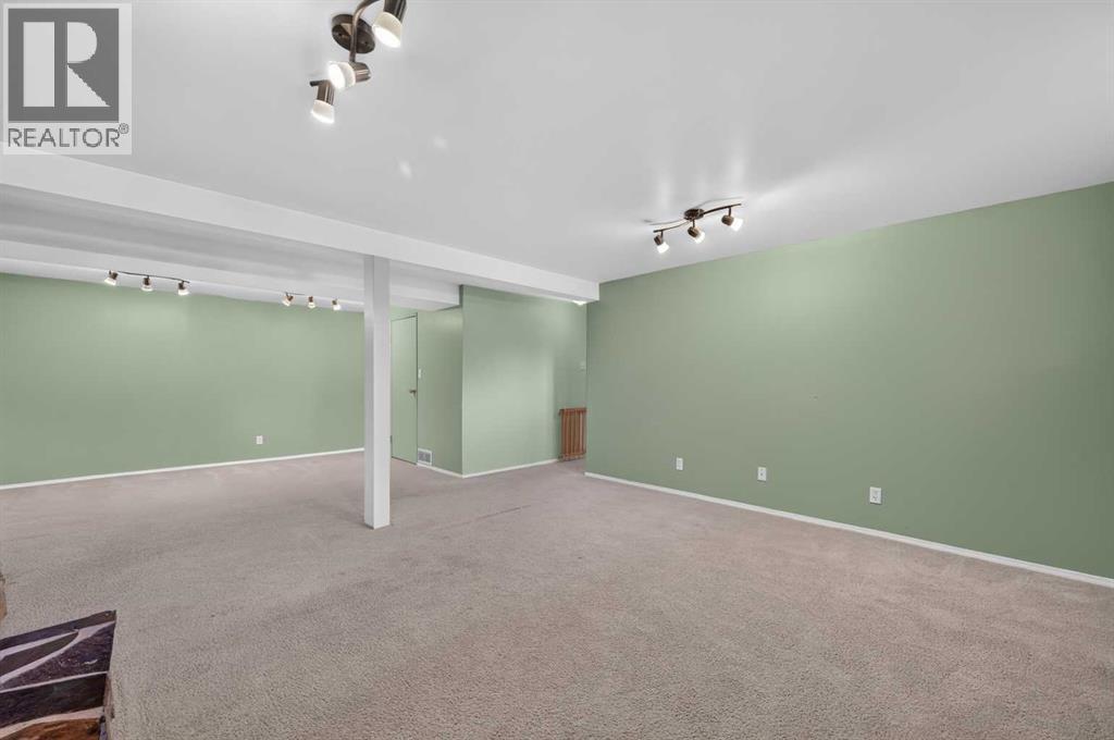 637 Willowburn Crescent Se Property Photo 31