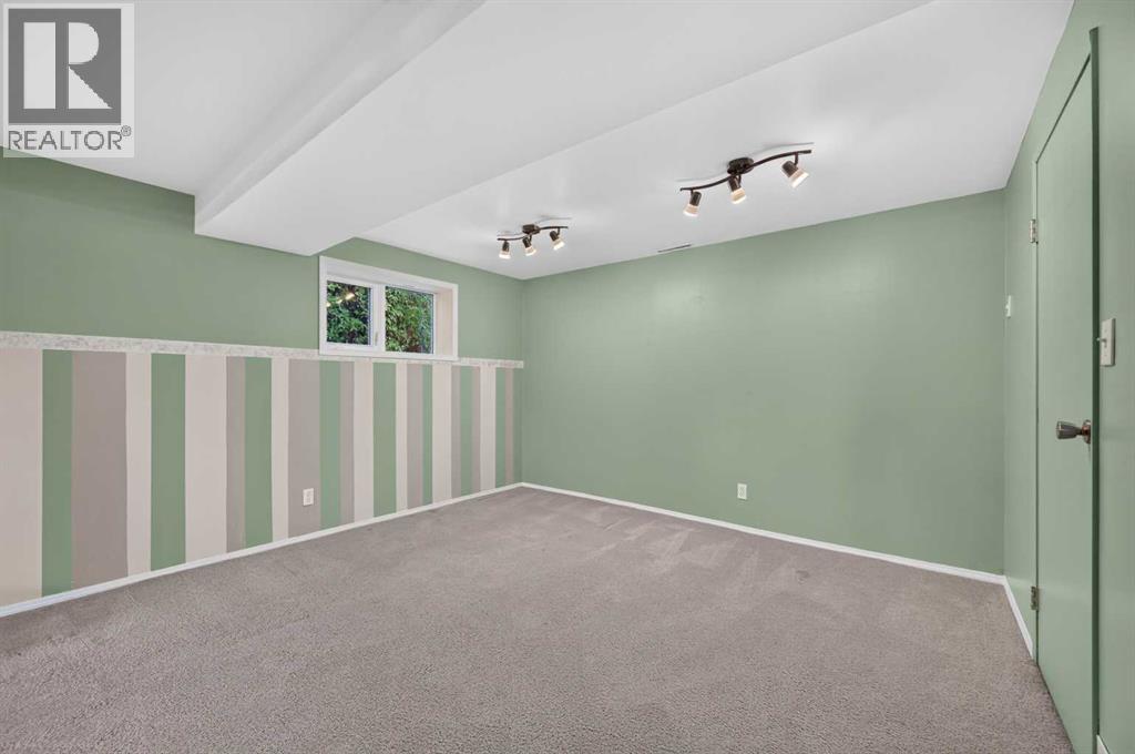 637 Willowburn Crescent Se Property Photo 32