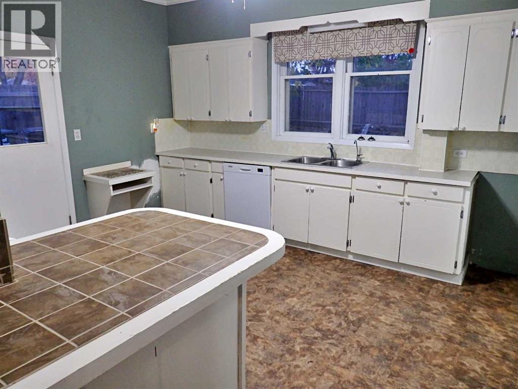 4801 53 Avenue Property Photo 17