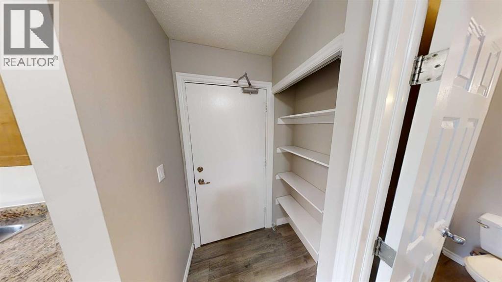 10028 105 Avenue Property Photo 2