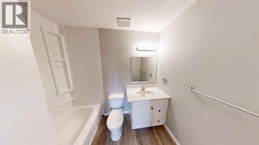 10028 105 Avenue Property Photo 4