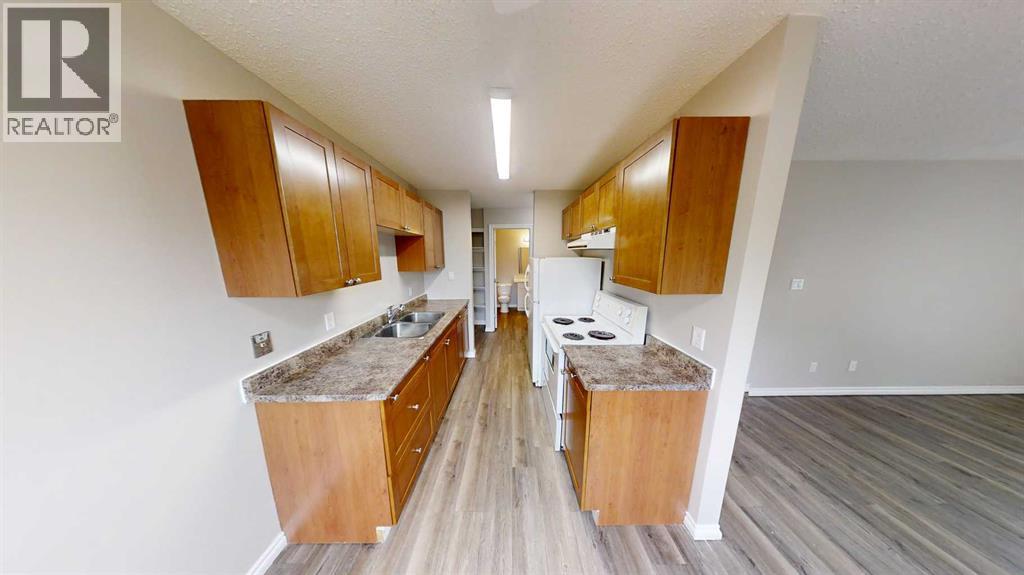 10028 105 Avenue Property Photo 5